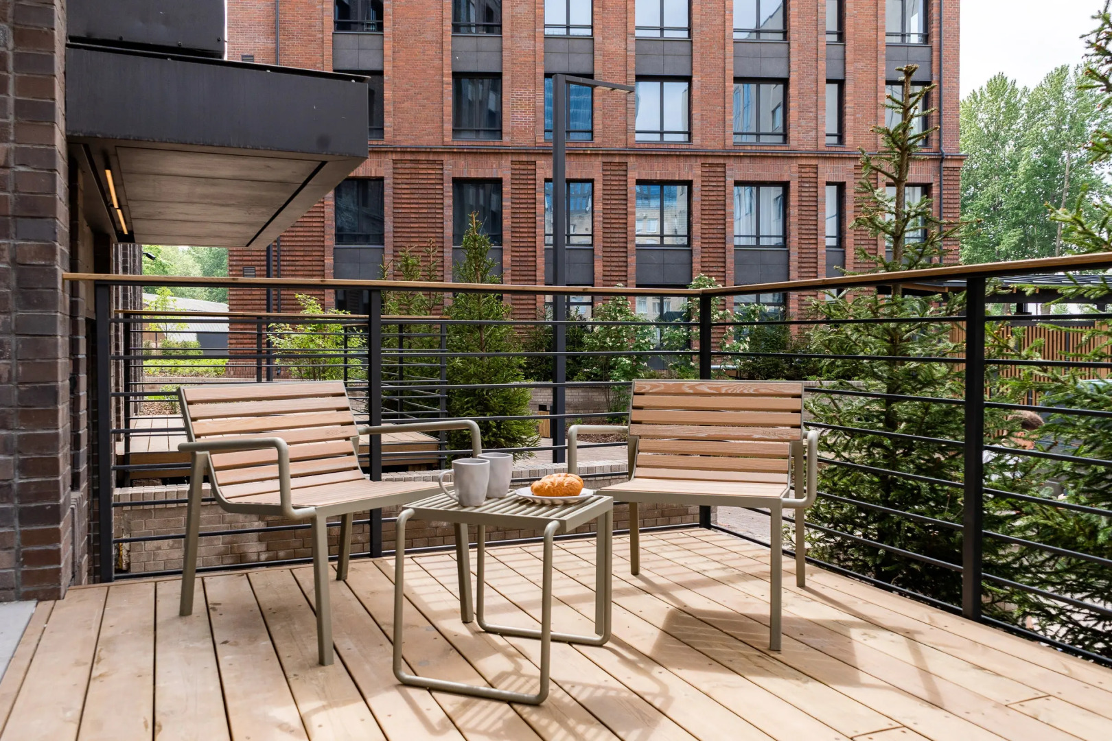 Квартира с Дизайнерским Интерьером с Террасой на Берегу Невы