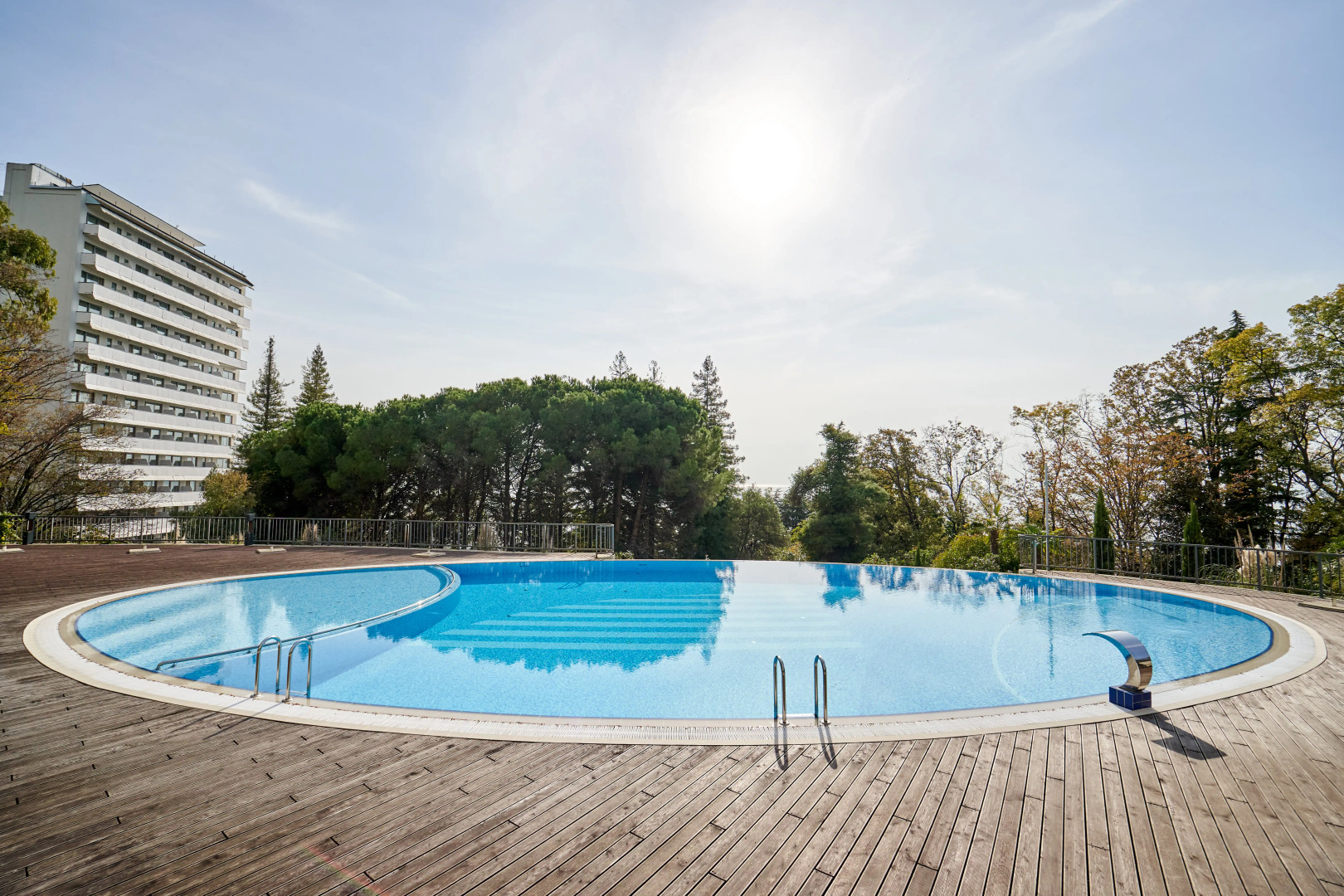 Апартаменты с бассейном Актёр Гелакси