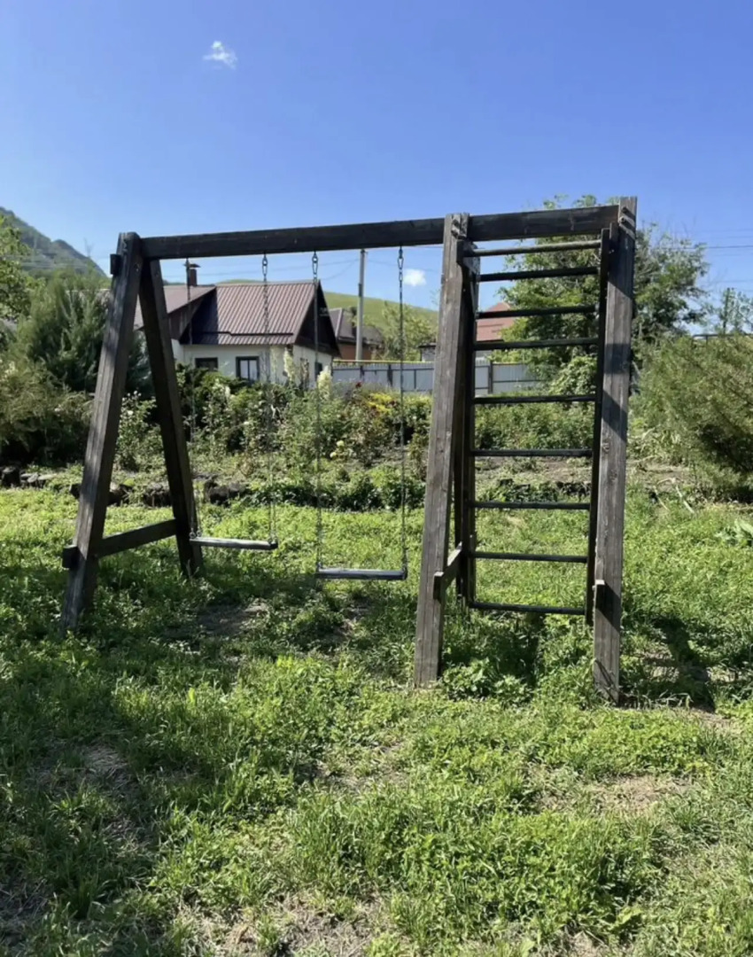 Частный дом Усадьба Сергея Пускепалиса у подножия горы Верблюд с полётами на рассвете