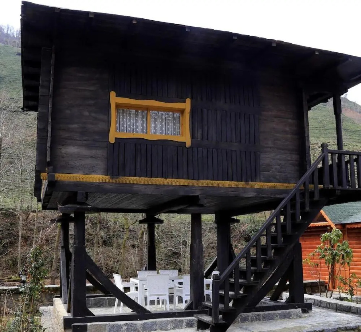 Teona Caglayan Bungalov