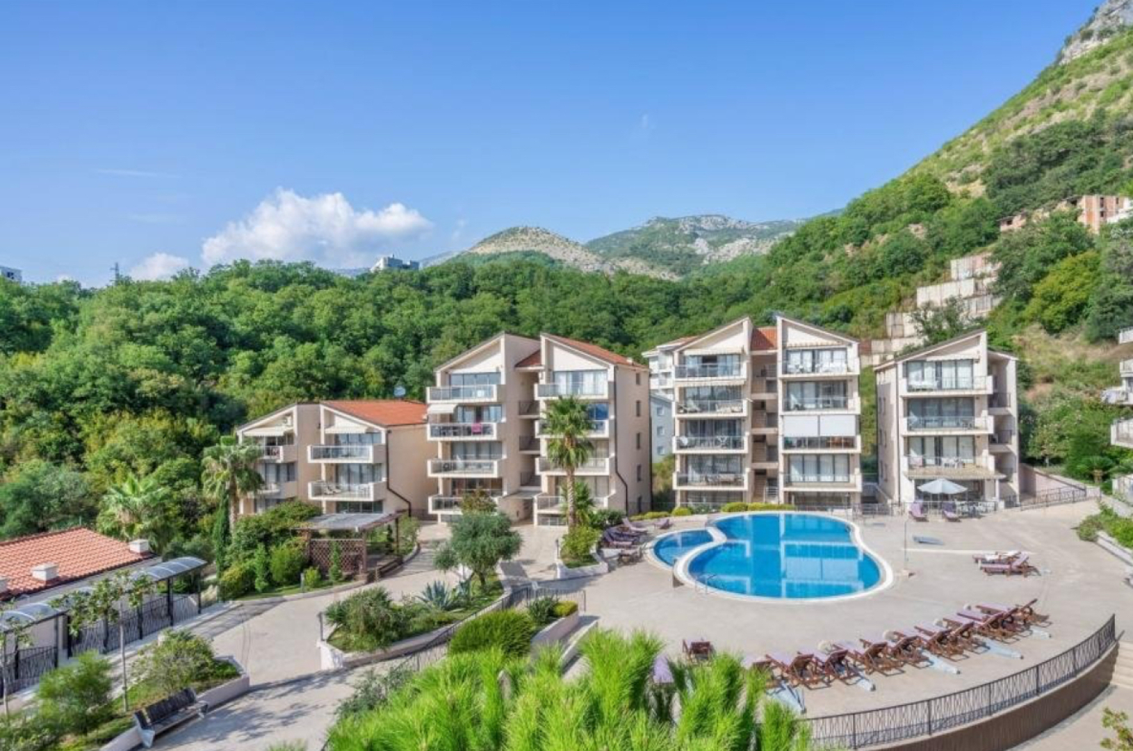 Апартаменты Luxe Azure Residence