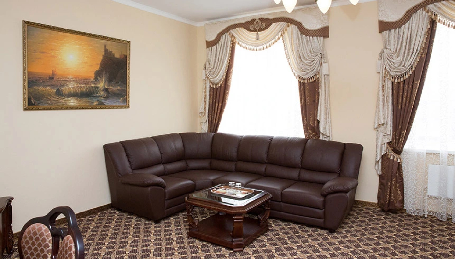 Отель Лидер