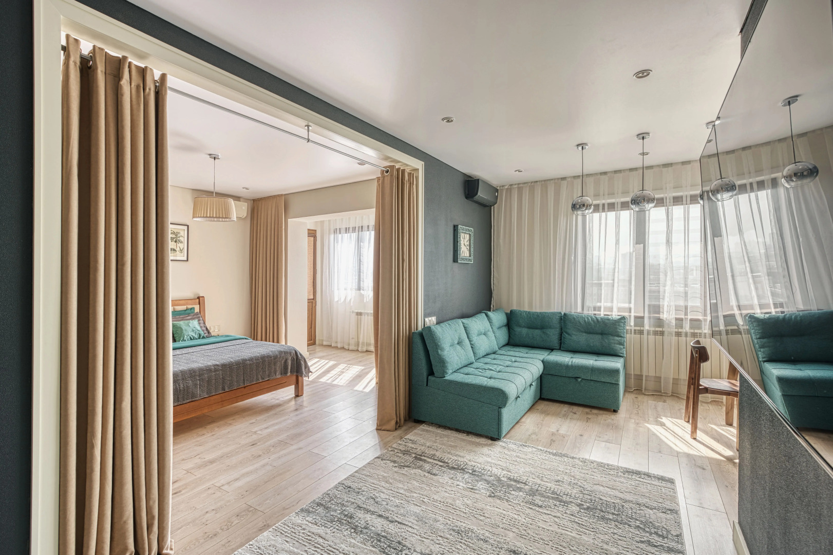 Апартаменты 36. Самый центр. Вид на город и горы. Идеально для командированных и туристов.