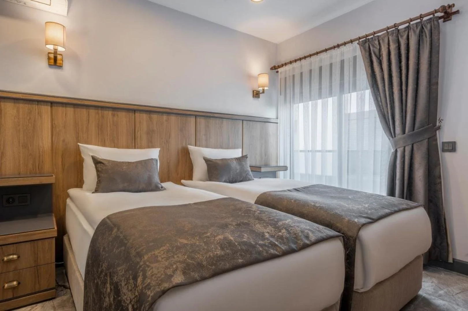 Отель Quality Gold Suite