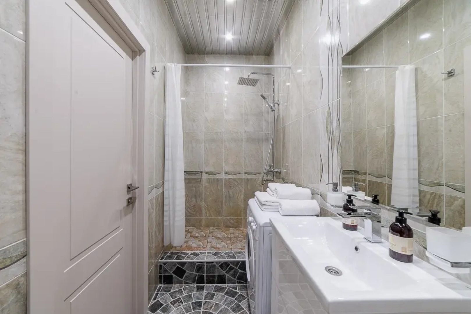 Апартаменты на Коммуны 2