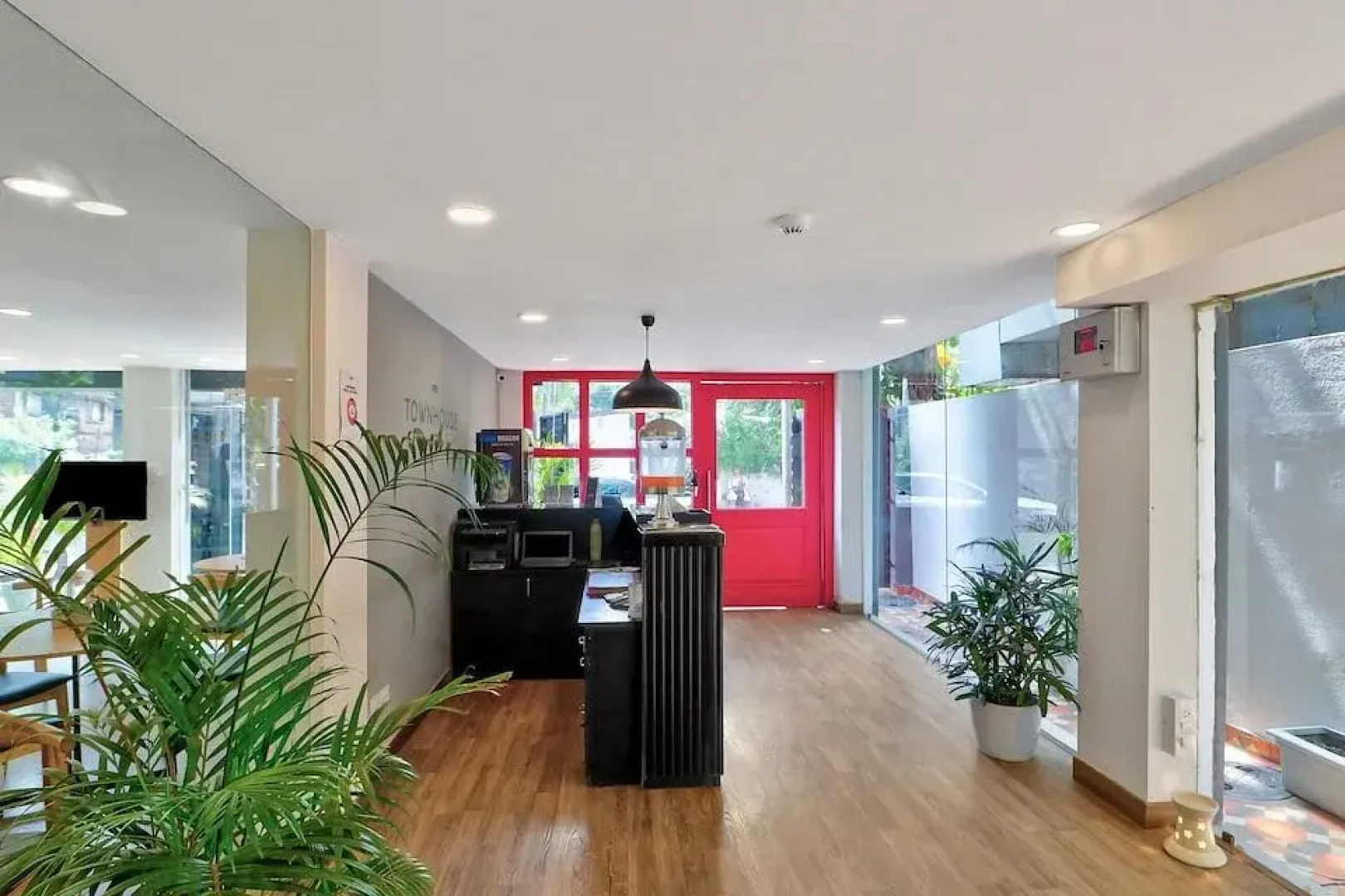 Отель Consulate By Book Meri