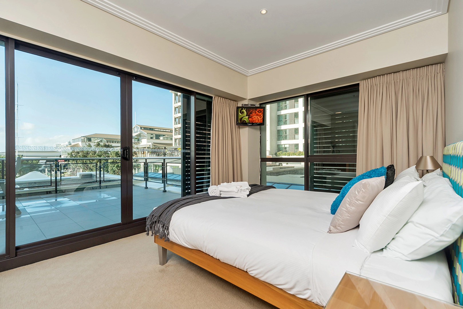 Апартаменты Waterfront Suites in the Heart of Auckland
