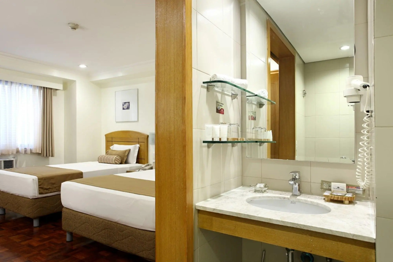 Отель City Garden Suites Manila