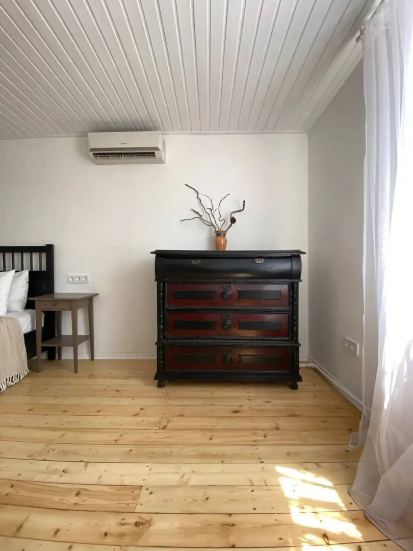 Частный дом с садом и бассейном