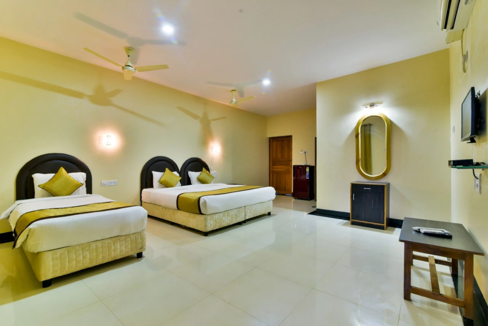 Отель Baga Fantacia Beach Inn