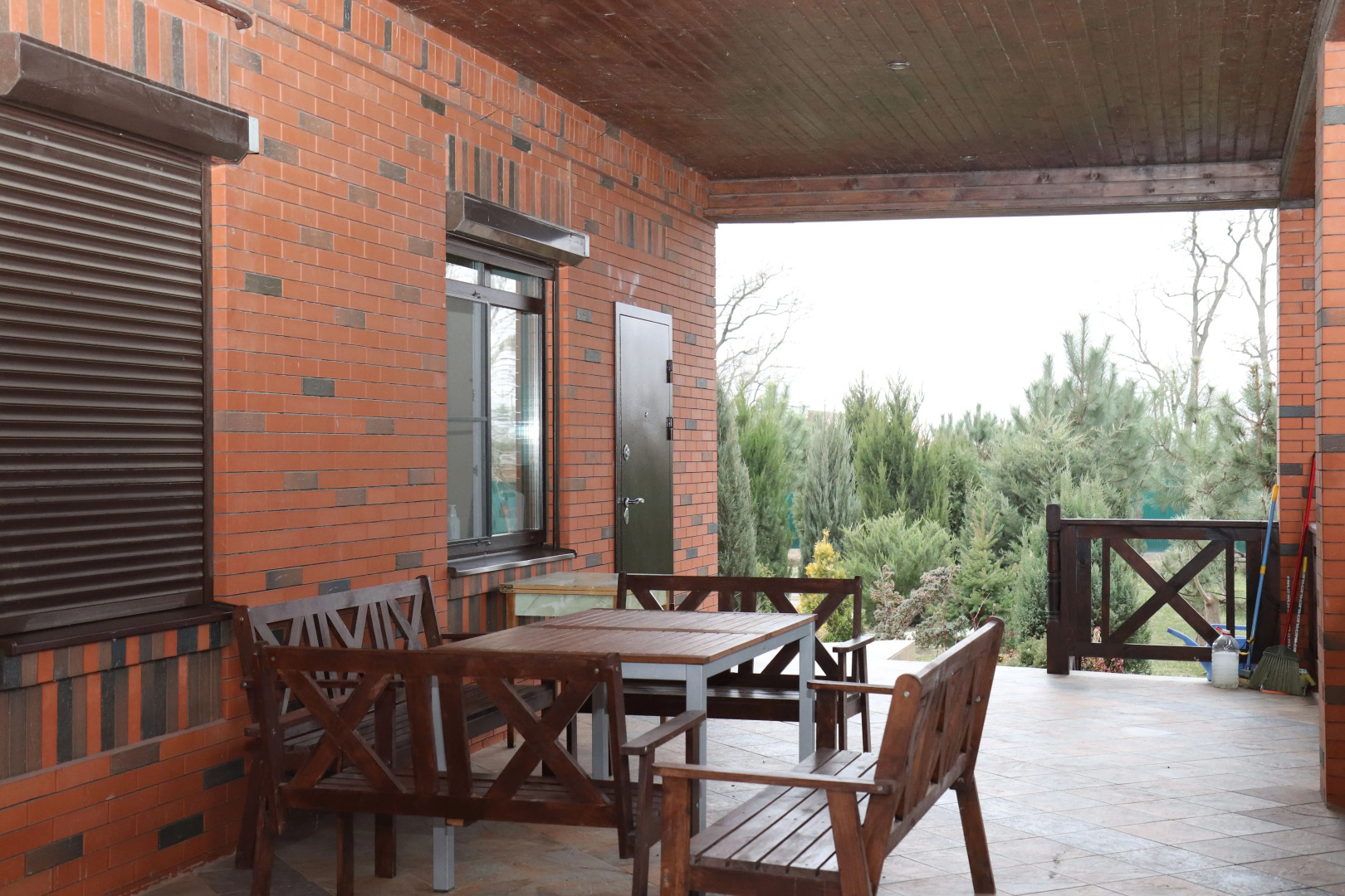 Частный Дом Шале  Pinebrook  Круглогодично Утопающий в Зелени с Сезонным Бассейном, для Семейного Отдыха у Реки Дон