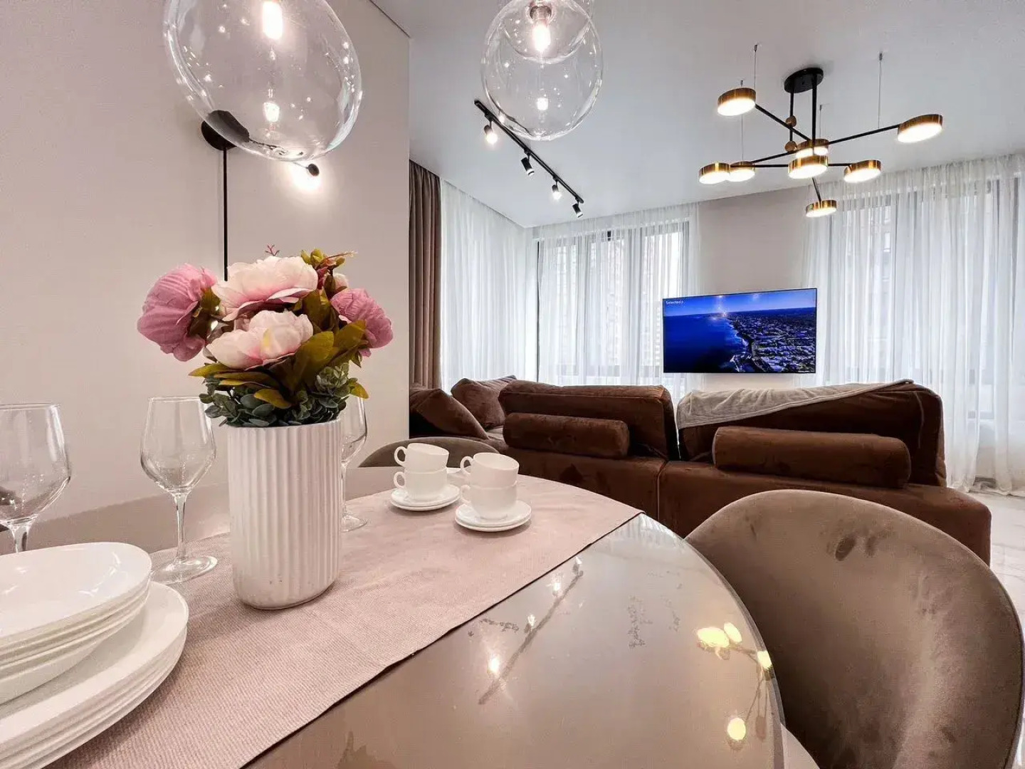 Квартира Дизайнерская Евро 2ка Sunvilles в Савин Хаус