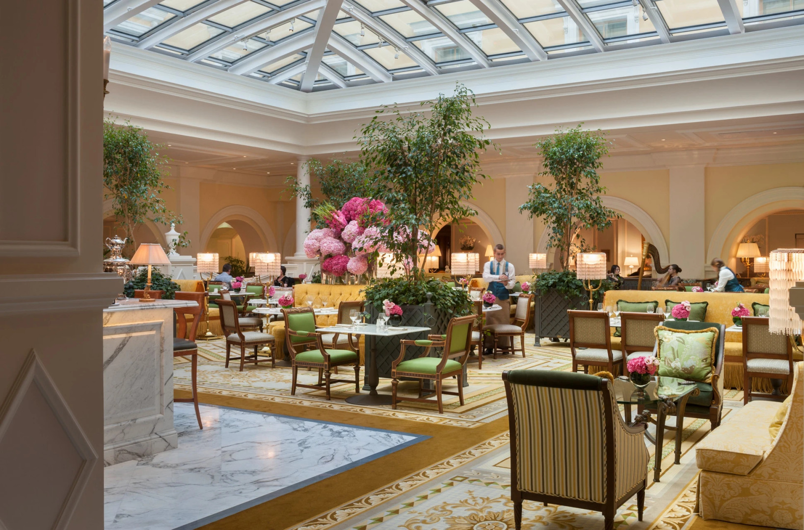 Отель Four Seasons Lion Palace St. Petersburg