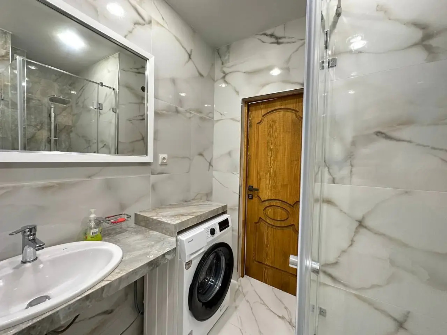 Апартаменты Актер House