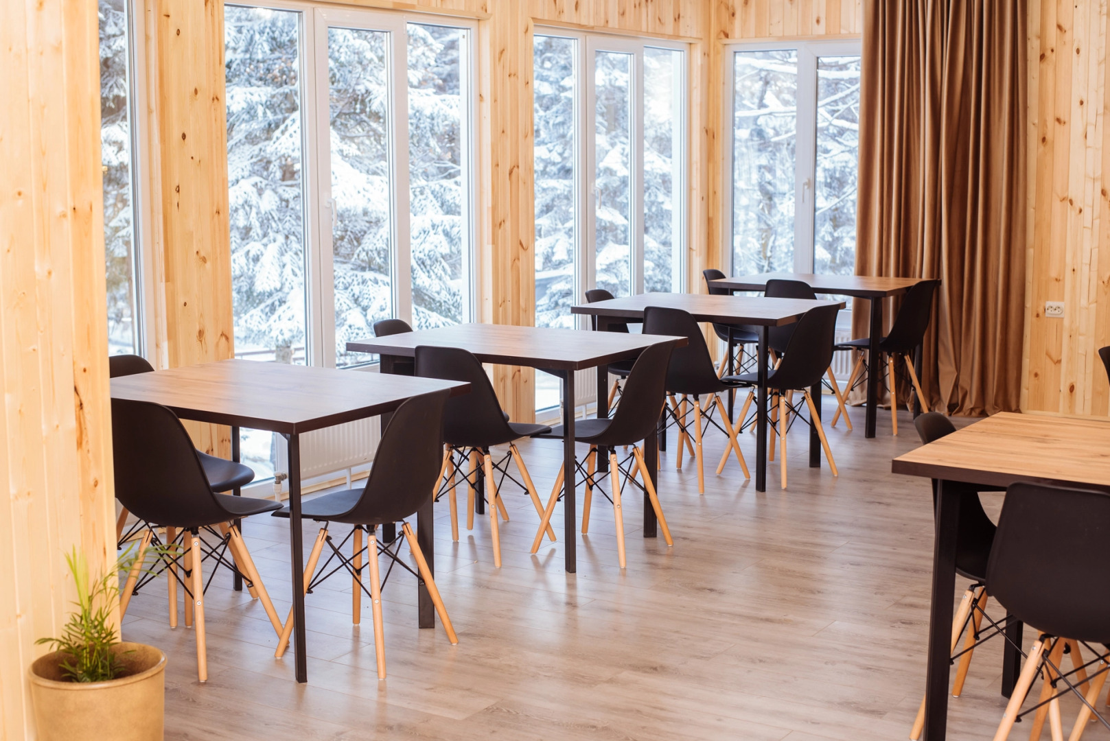 База Отдыха Hotel Brusnika