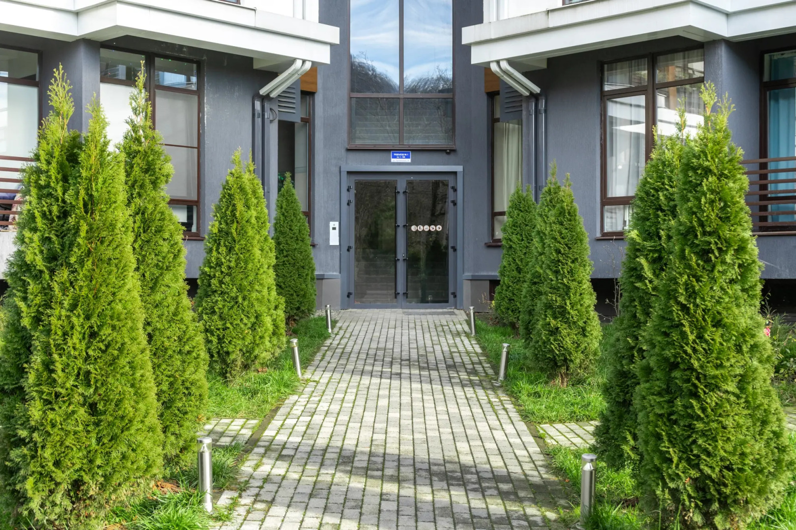 Квартира Студия с витражными окнами с видом на лес и горы