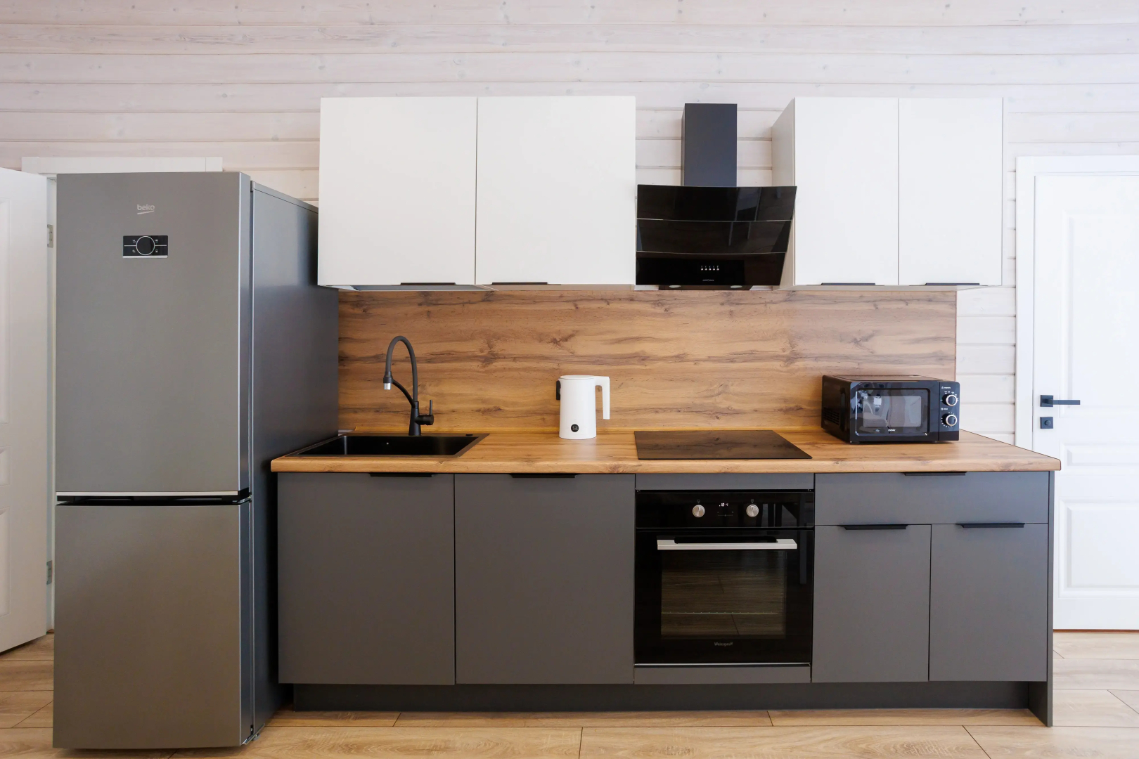 Частный дом Forested home на горке