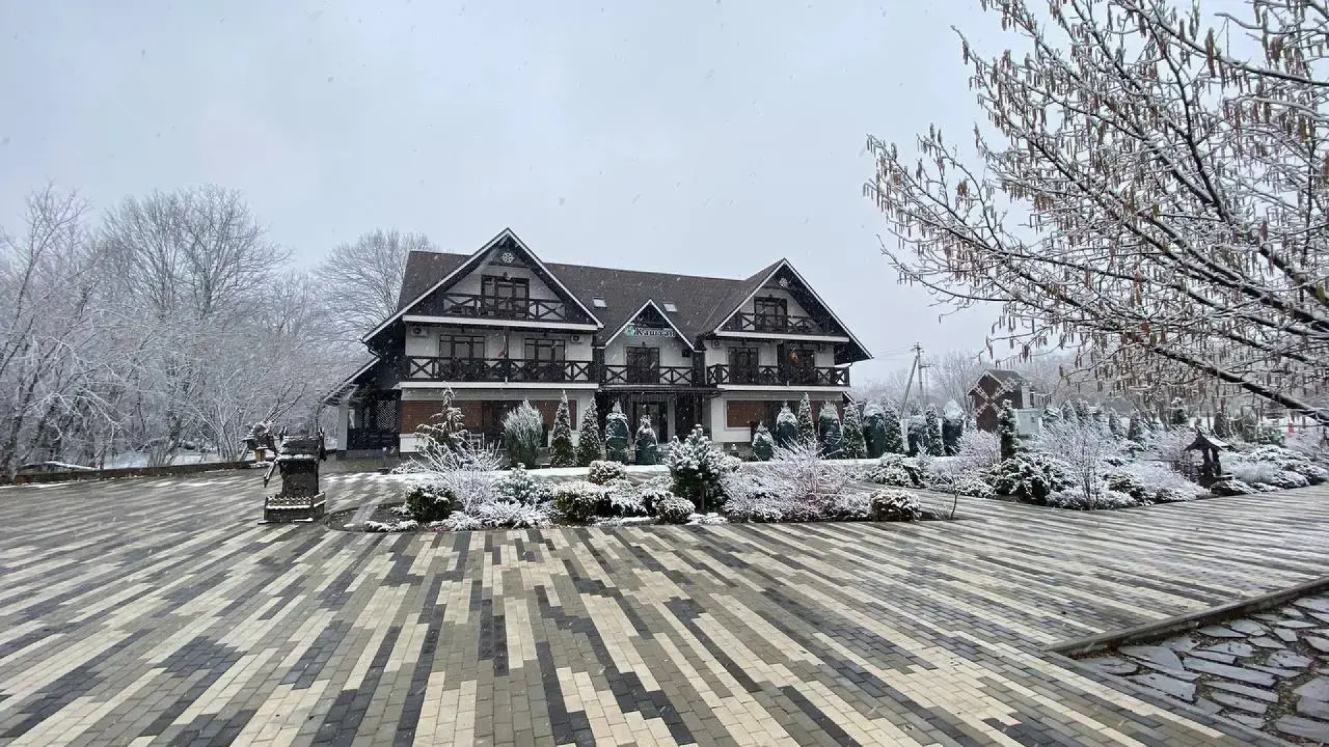 Отель Каштан