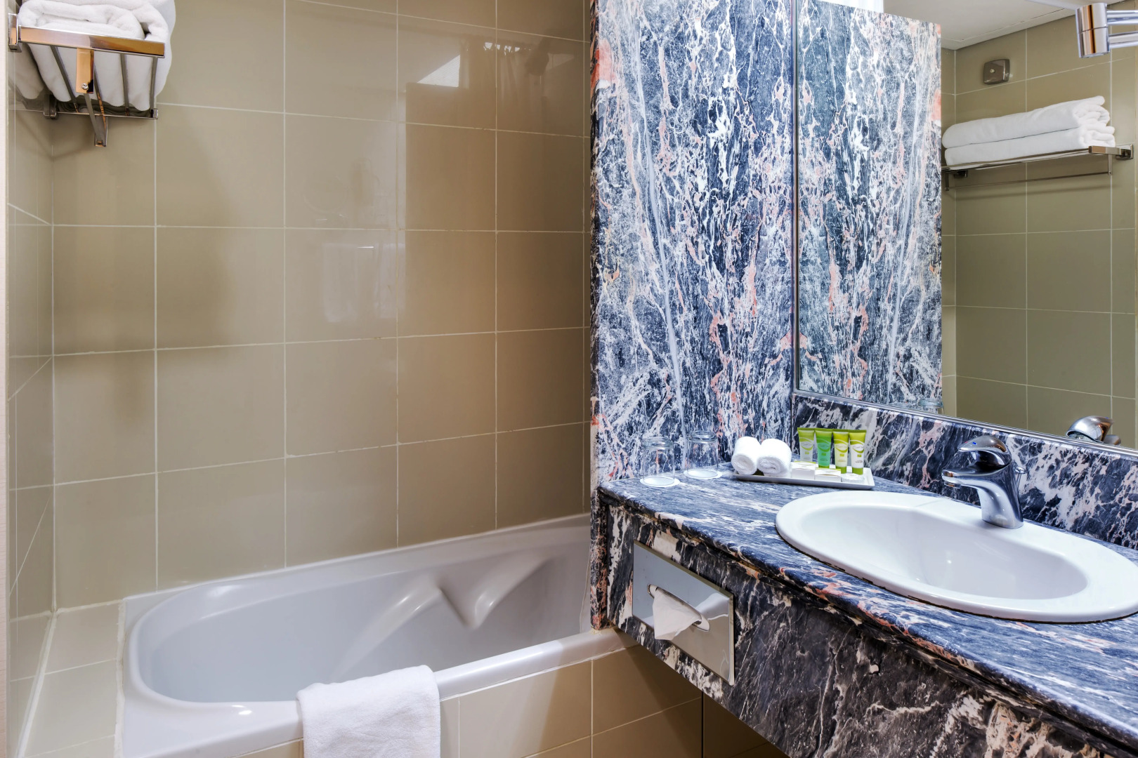 Отель Novel City Center