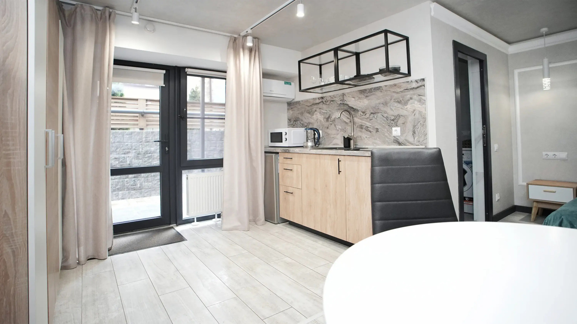 Апартаменты с Террасой и Видом на Горы