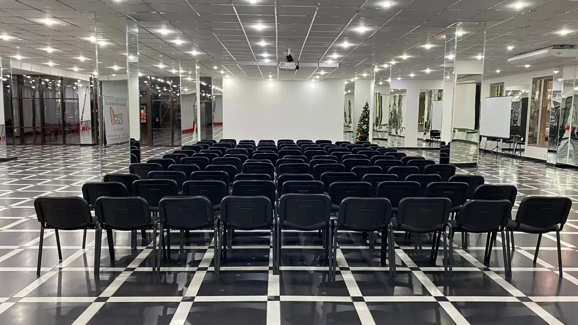 Отель Forum Plaza