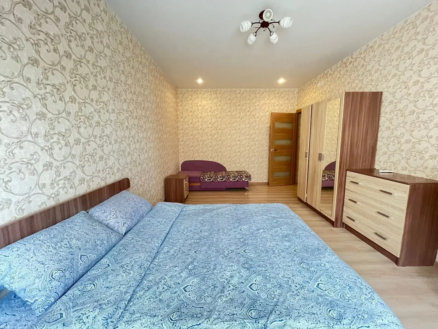 Апартаменты Royal Aurora  Евродвушка на Махалина