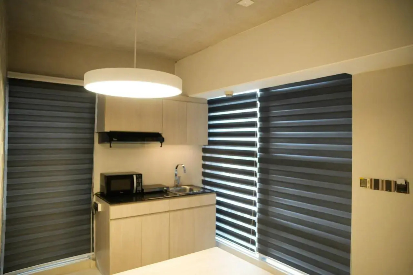 Отель Lakeshore Heights