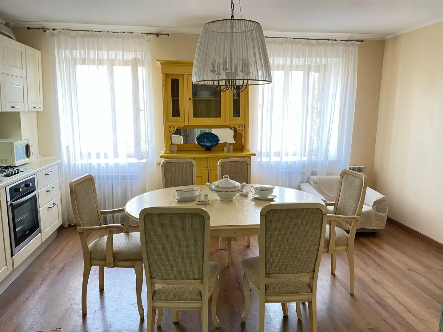 Апартаменты Просторные с 3 спальнями и большой столовой