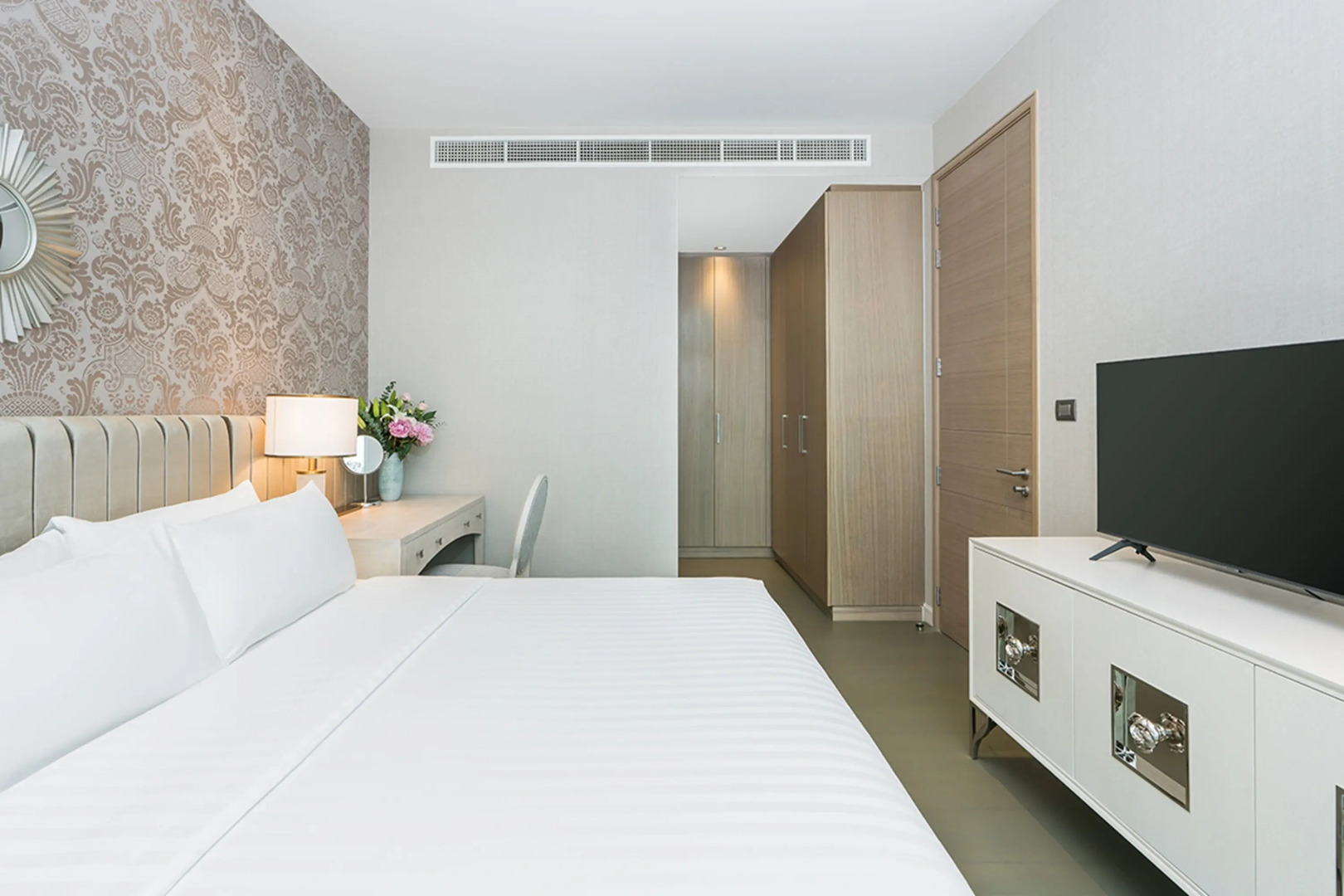 Отель Magnolias Ratchadamri Boulevard Serviced Residences