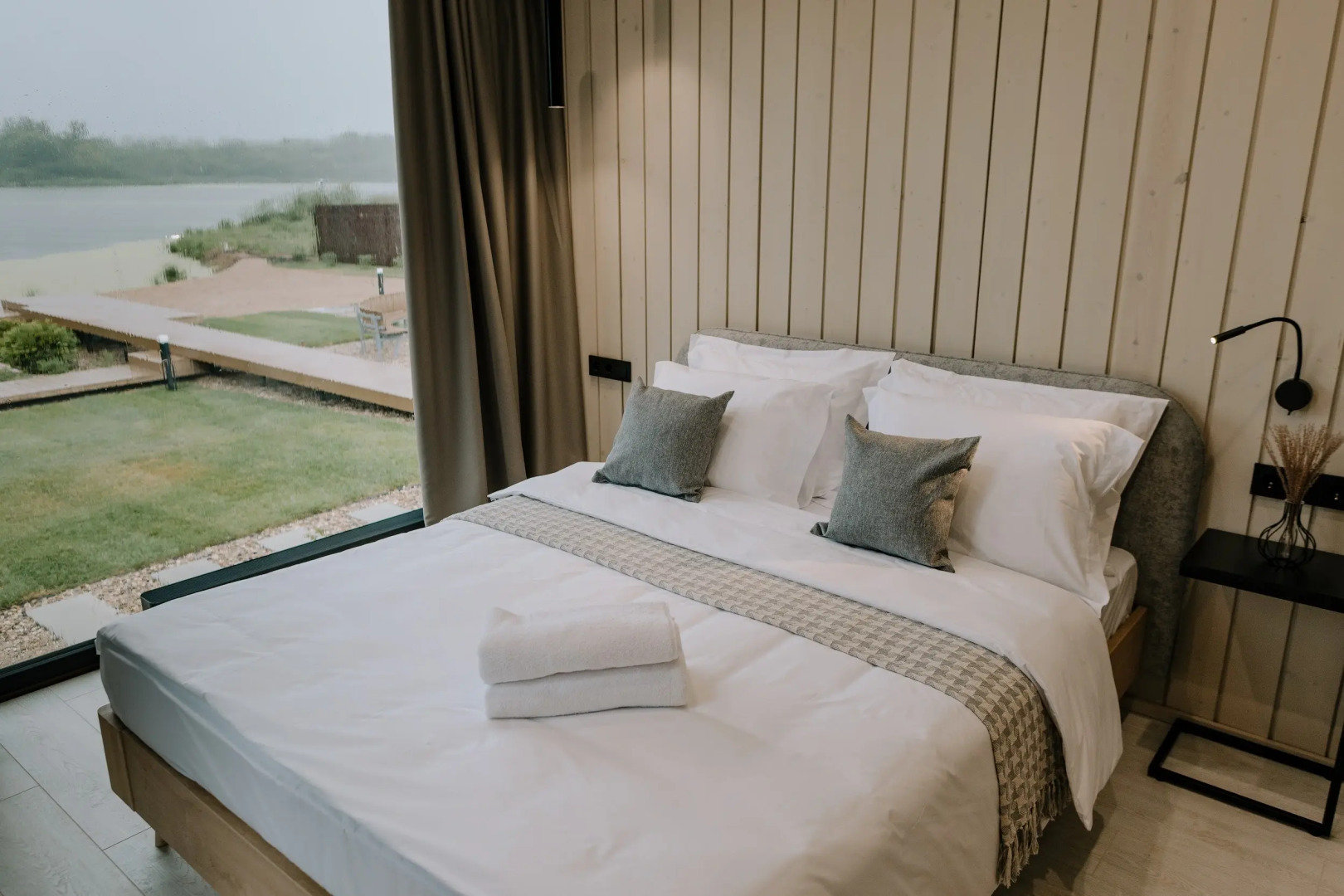 Частный дом Дом и Озеро