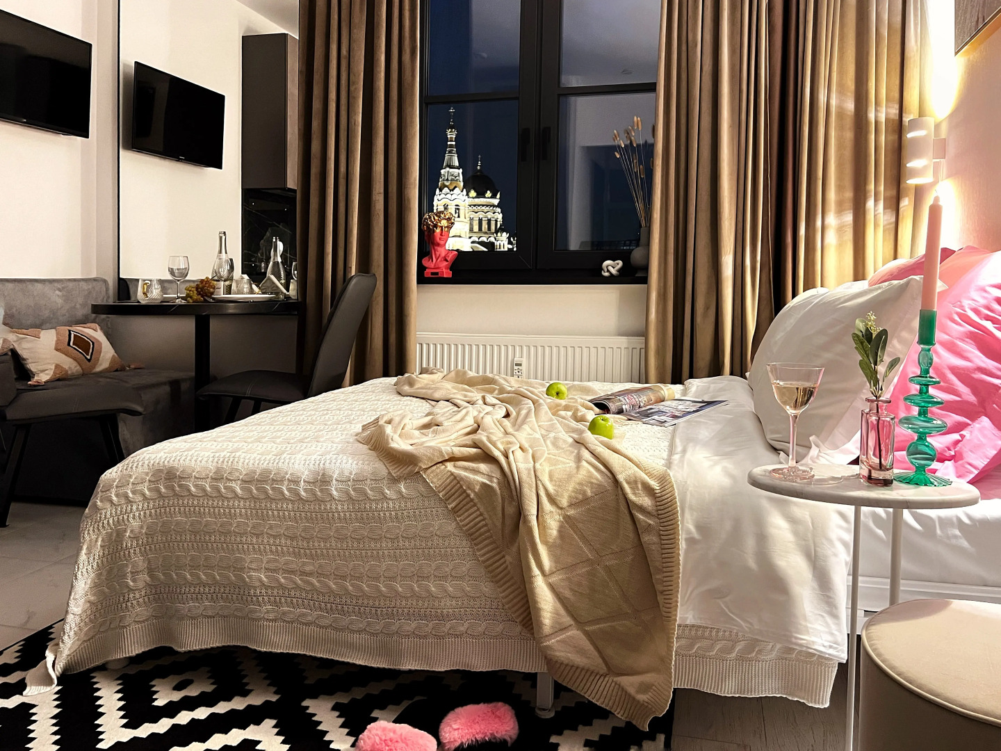 Апартаменты Granada Новая Cтудия в центральной части города на Набережной Обводного канала