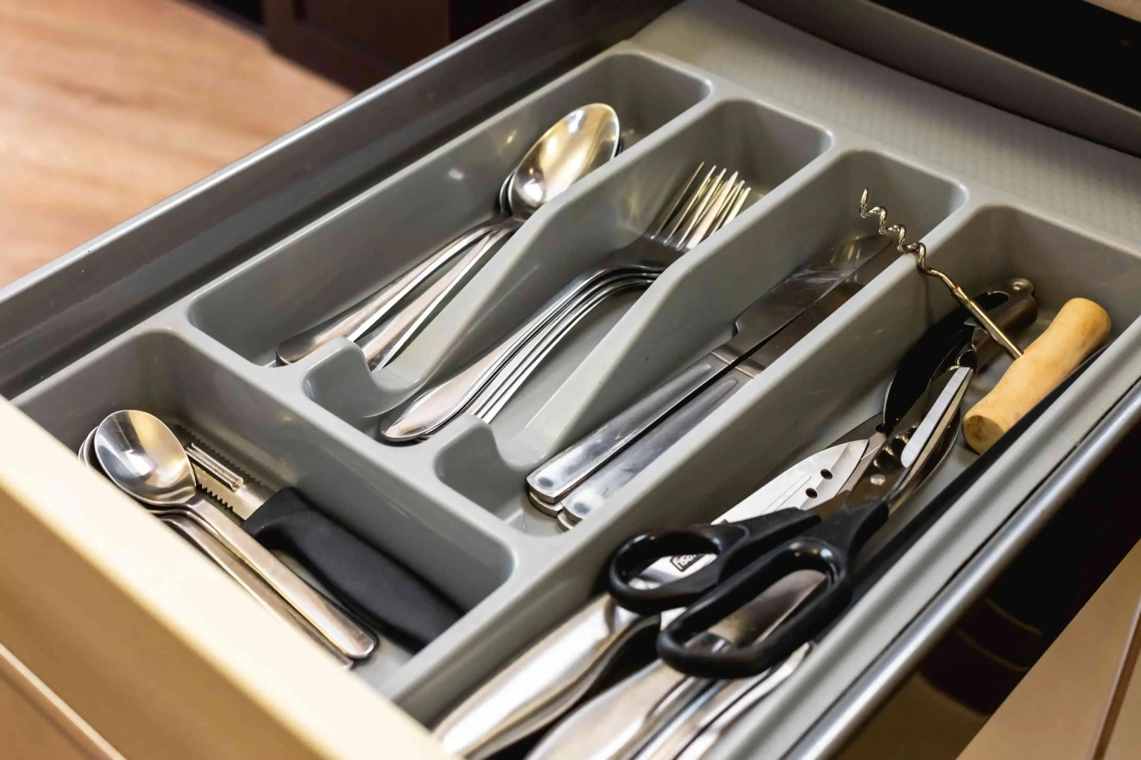 Апартаменты Море Апартаментов на набережной Времена Года