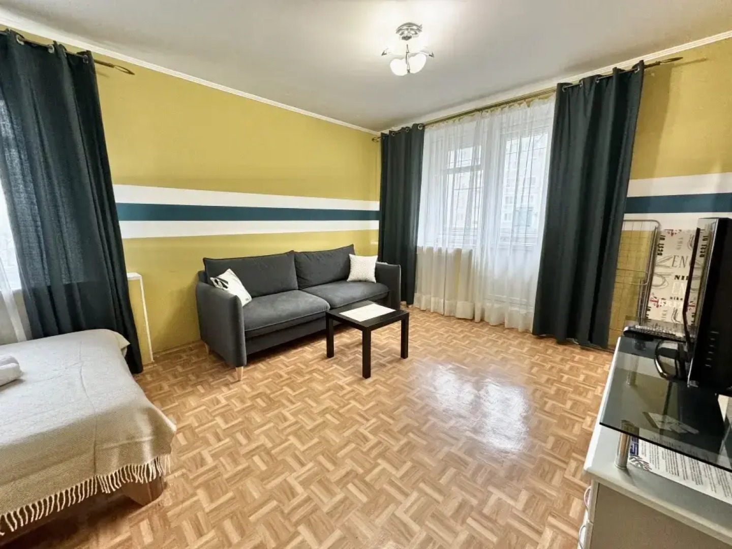 Однокомнатные апартаменты у ДК Металлургов. Барбарис