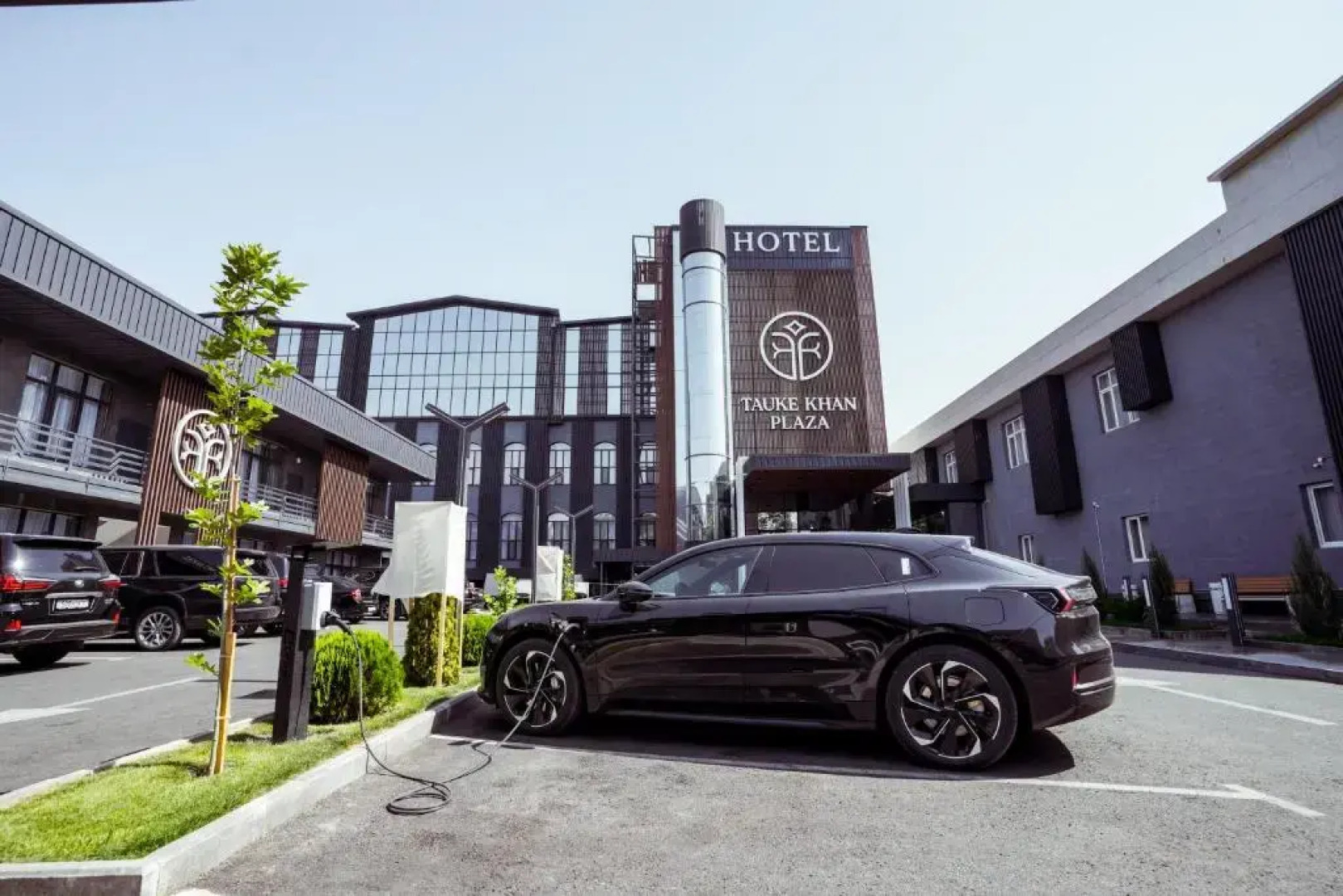 Отель Tauke Khan Plaza