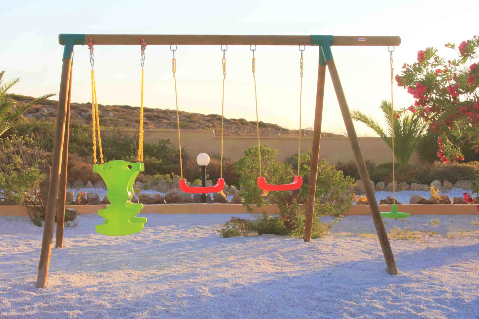 Отель Zorbas Beach Village