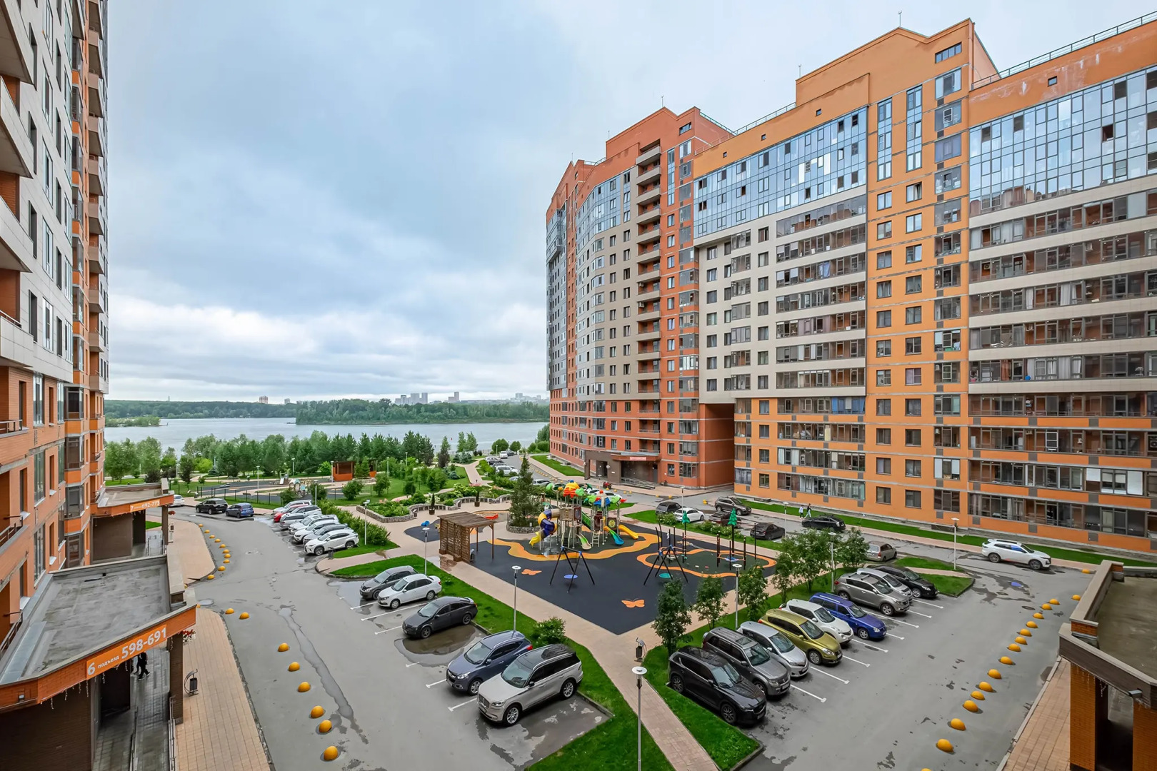 Квартира Семейная Трёхкомнатная с видом на Обь