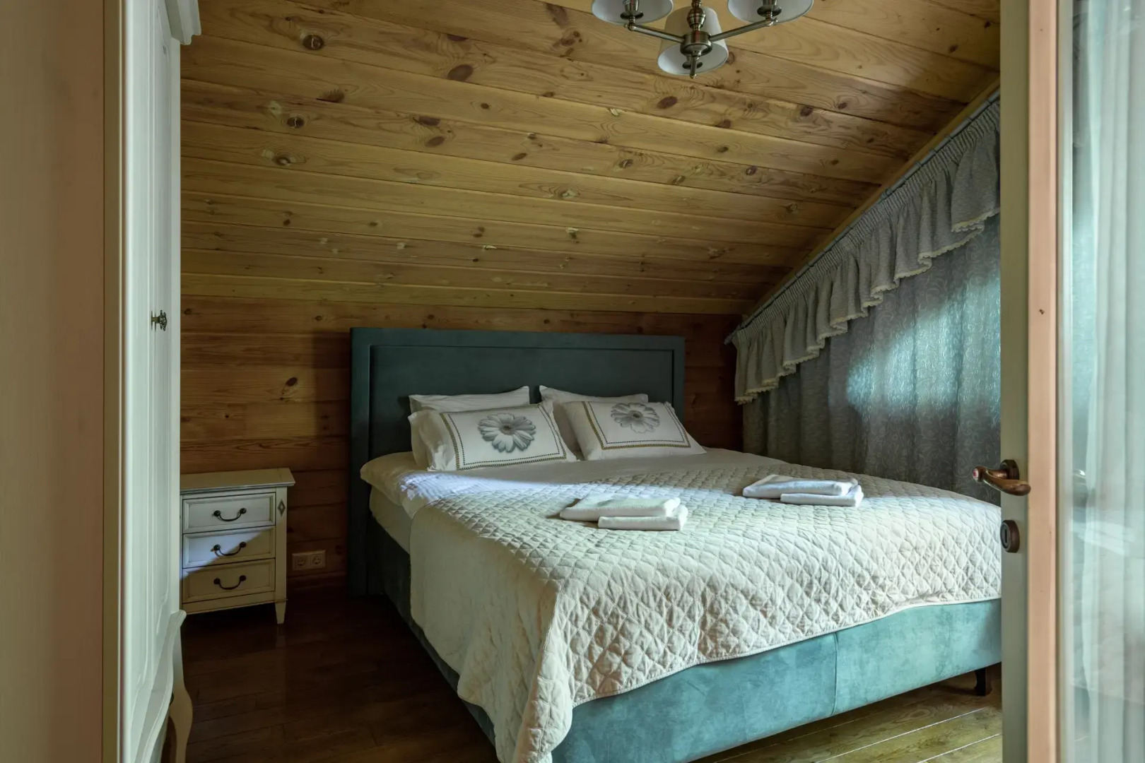 Гостевой Дом Деревянный Коттедж с бассейном и баней