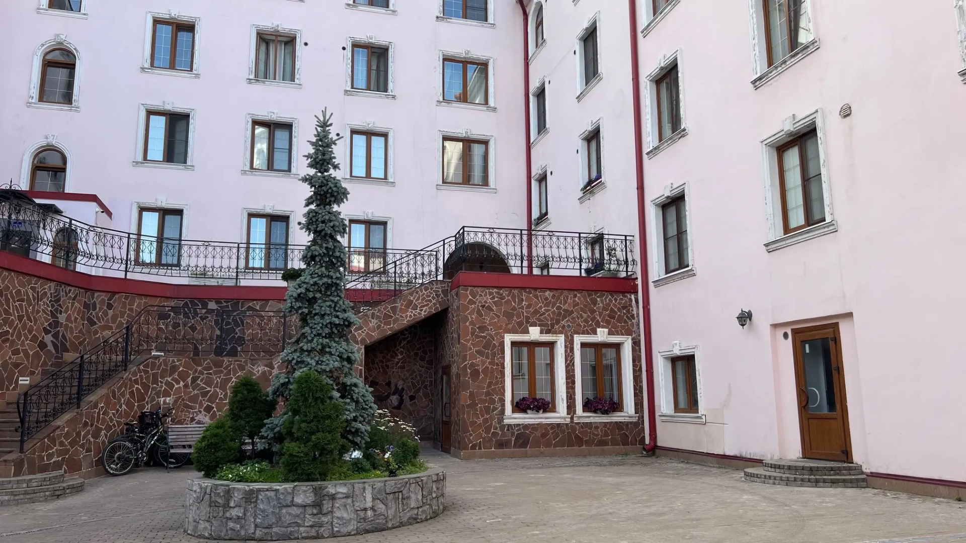 Апартаменты на Краснофлотской с видом на замок