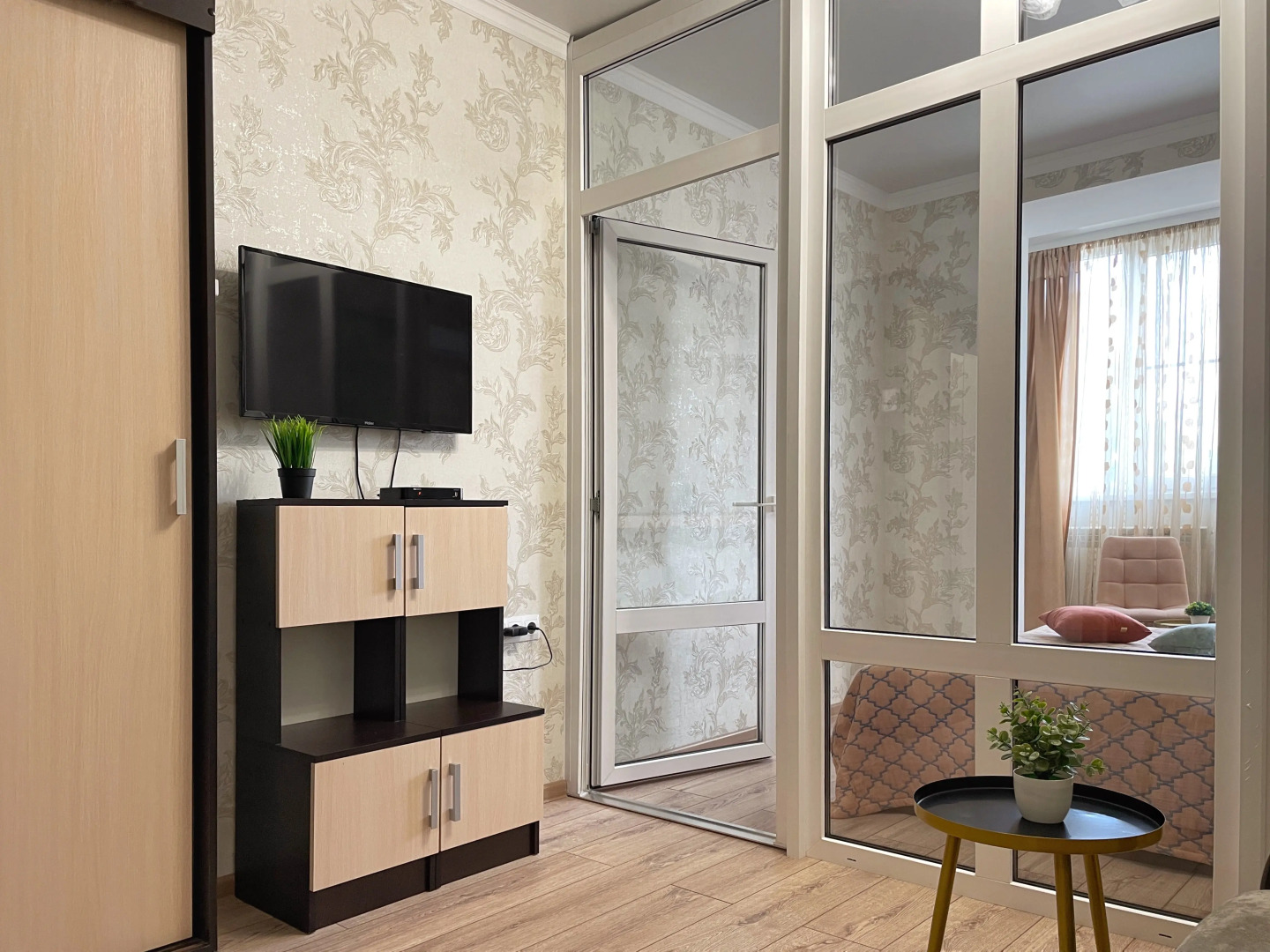 Двухкомнатные Апартаменты Люкс на 7 человек в курортной зоне Ессентуков