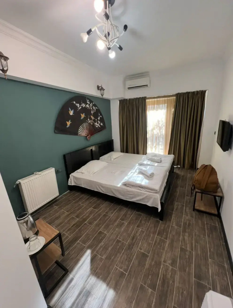 Отель Исака