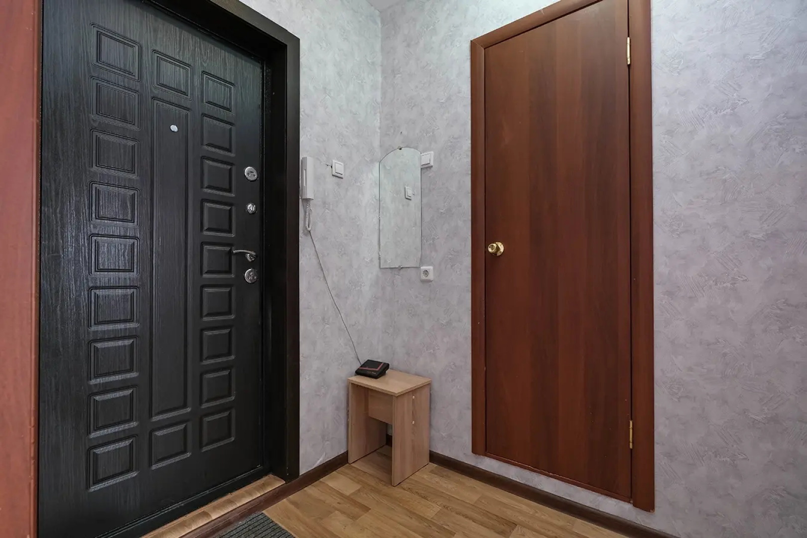 Квартира рядом с Мнтк им. Федорова и Ск Заря