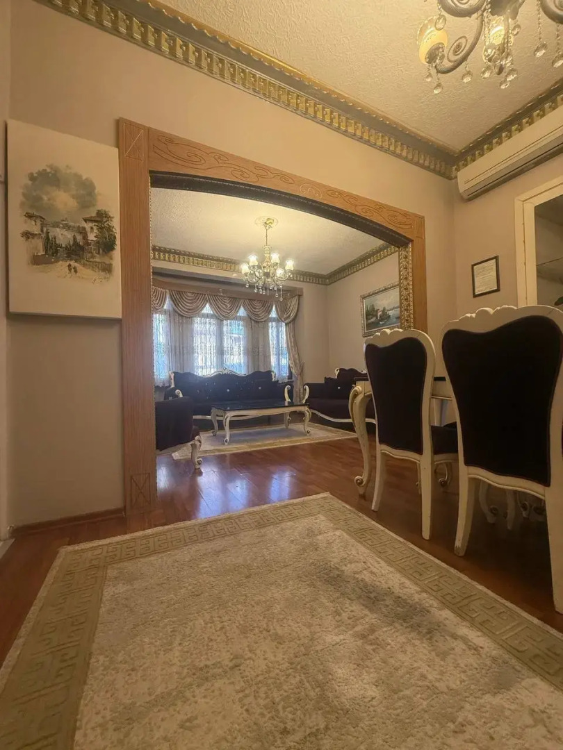 Апартаменты 3BR Flat Old Style 4AC Terrace, Metro