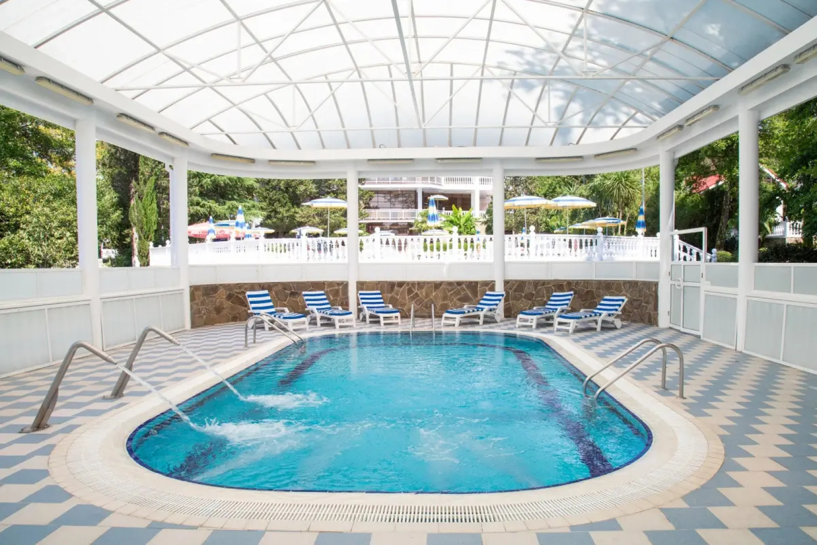 Курортный отель Ателика Сокол