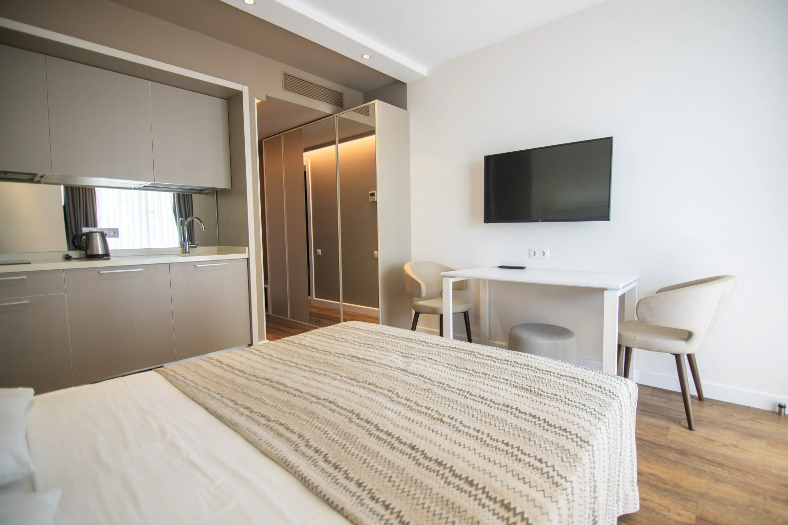 Апартаменты Bright Apartment with Balcony in Alliance Palace Batumi - Steps from the Sea & Dancing Fountains