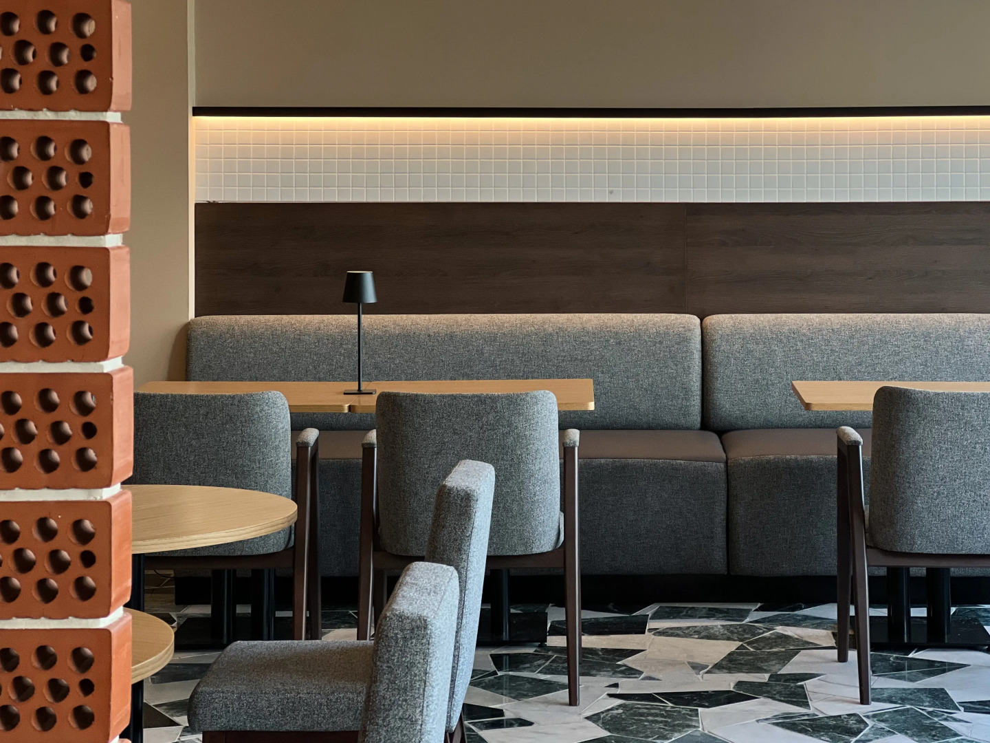 Отель Apri Polet Hotel