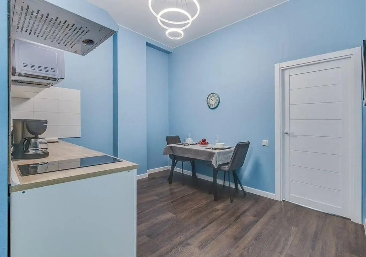 Квартира с Просторной Кухней и Дизайнерским Интерьером в Медведково