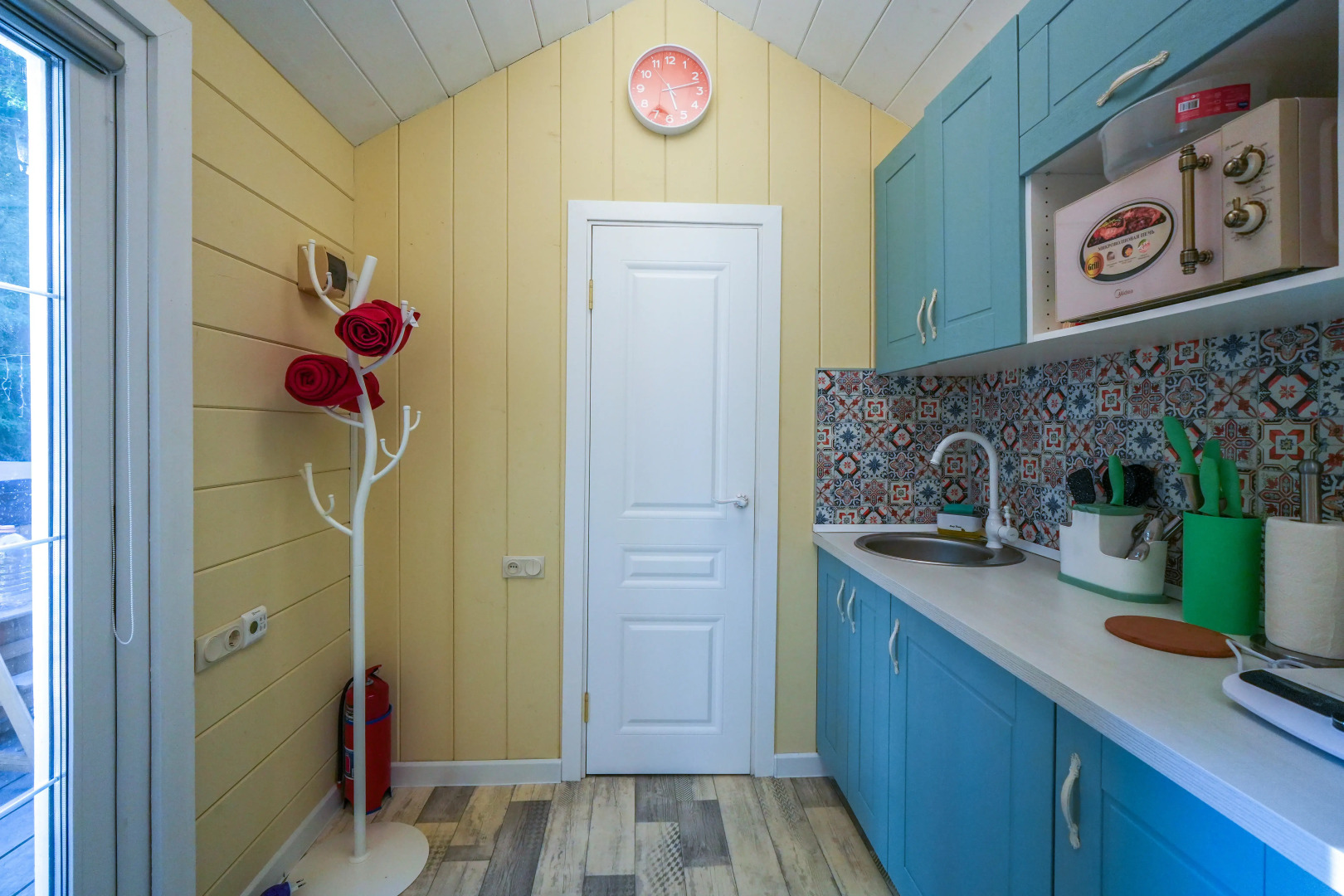 Шале Желтый домик в лесу на Живописной улице