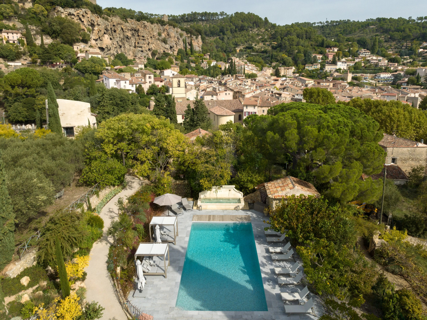 Курортный отель LOU CALEN