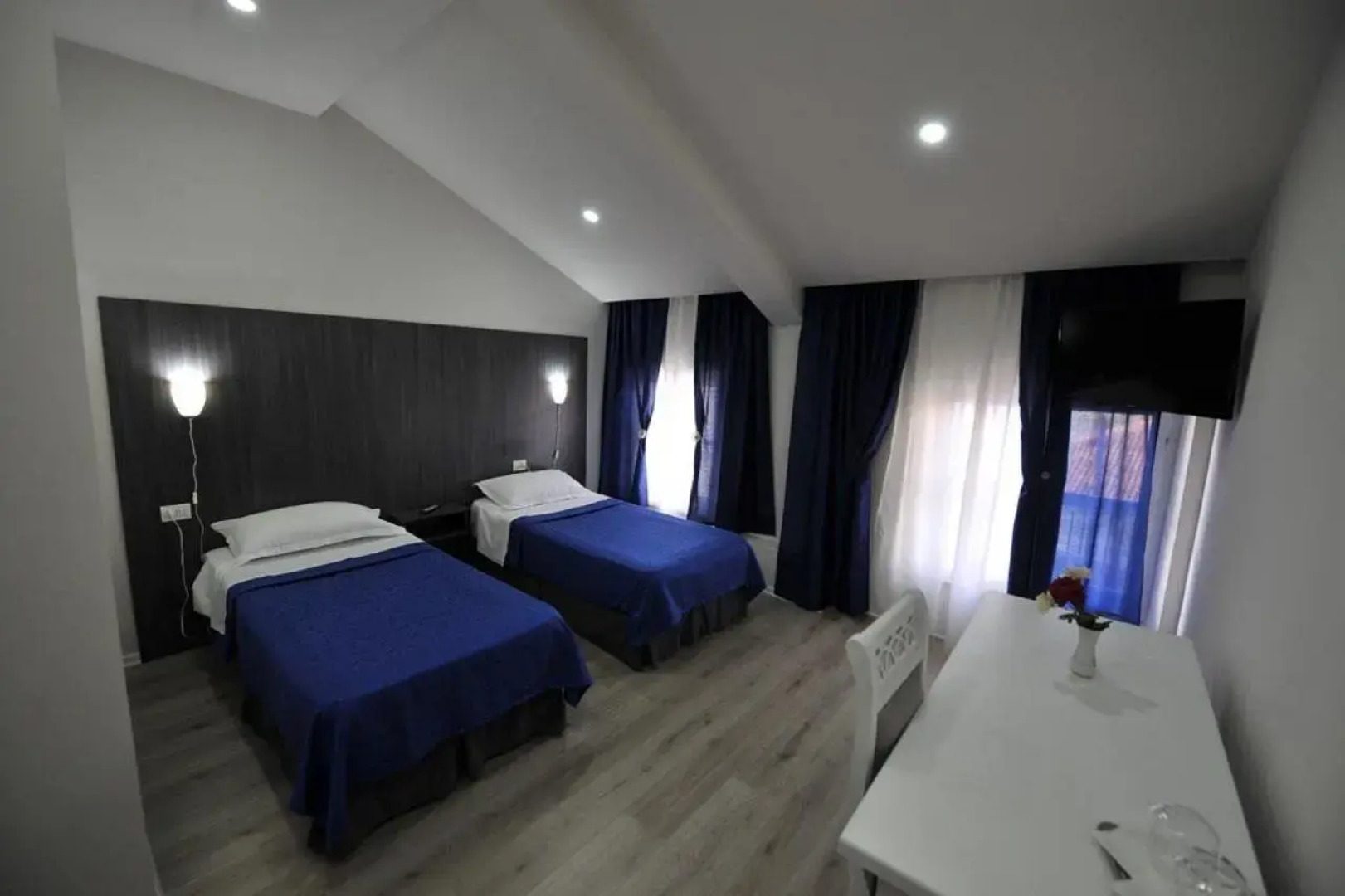 Отель Rose Garden