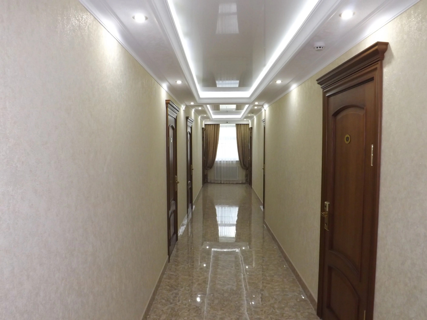 Отель Корона